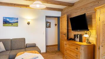Fernseher, DVD-Player, Stereoanlage