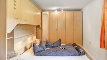 1 bedroom, free WiFi, bed sheets