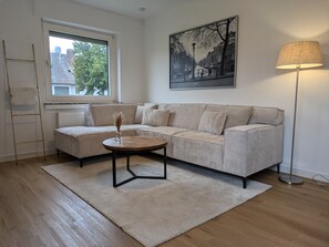 TV - Apartment 'Appartement - Hotel Enschede' with Balcony and Wi-Fi (Gronau)