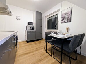 Dining - Apartment 'Appartement - Hotel Enschede' with Balcony and Wi-Fi (Gronau)