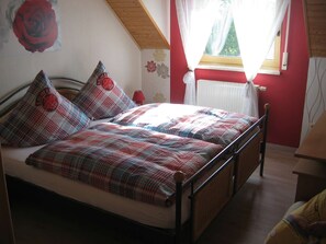 2 quartos, Wi-Fi de cortesia, roupa de cama