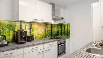 Frigorifero, forno, piano cottura, lavastoviglie