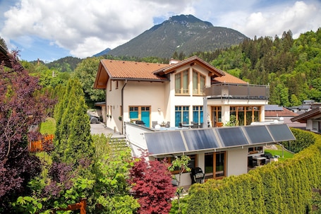 Exterior. Apartment "Mosers am Sonnenhang" with Mountain View, Private Terrace & Wi-Fi