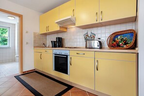 Køleskab, ovn, kogeplade, opvaskemaskine