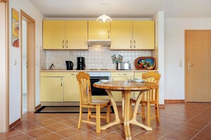 Køleskab, ovn, kogeplade, opvaskemaskine