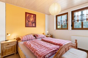 2 slaapkamers, een strijkplank/strijkijzer, gratis wifi, beddengoed