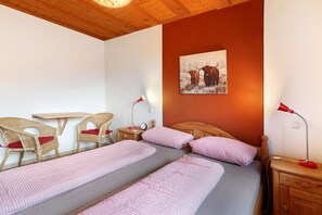 2 chambres, fer et planche à repasser, Wi-Fi gratuit, draps fournis