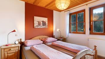 2 slaapkamers, een strijkplank/strijkijzer, gratis wifi, beddengoed