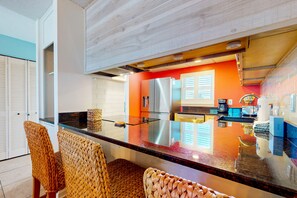 冰箱、微波炉、烤箱、炉灶