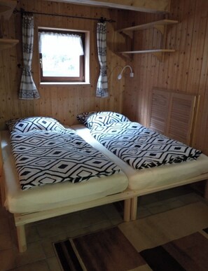 1 quarto, Wi-Fi de cortesia, roupa de cama