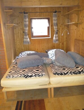 1 quarto, Wi-Fi de cortesia, roupa de cama