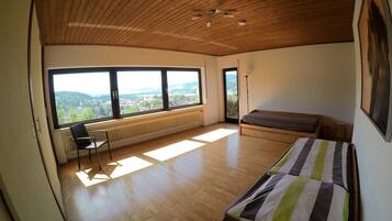 4 makuuhuonetta, ilmainen Wi-Fi, vuodevaatteet