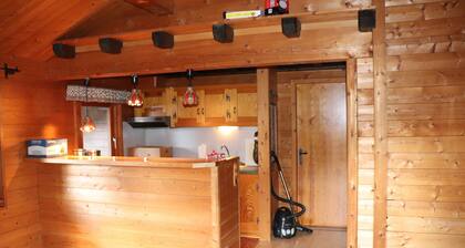 Ferienwohnung 'Landhaus - Holzhaus' mit Bergblick, WLAN und Klimaanlage