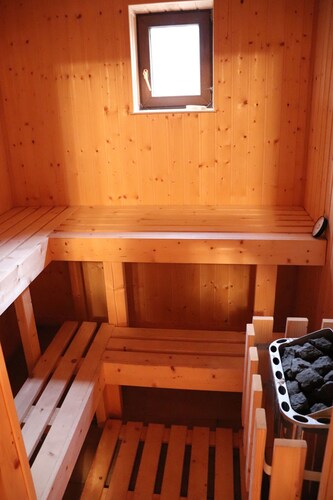 Ferienhaus 'Landhaus Mit Saunakeller' mit privater Terrasse, WLAN und Klimaanlage