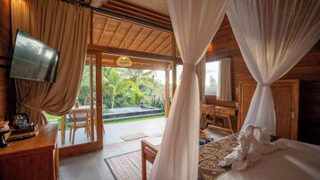 Trang trí khác biệt, trang bị nội thất với thiết kế riêng biệt, bàn