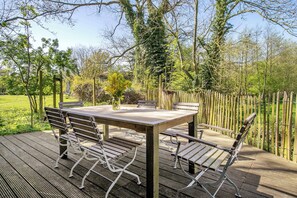 Outdoor dining - Holiday home "Rosen" with terrace and garden in an idyllic location - relax and unwind! (Gelting)