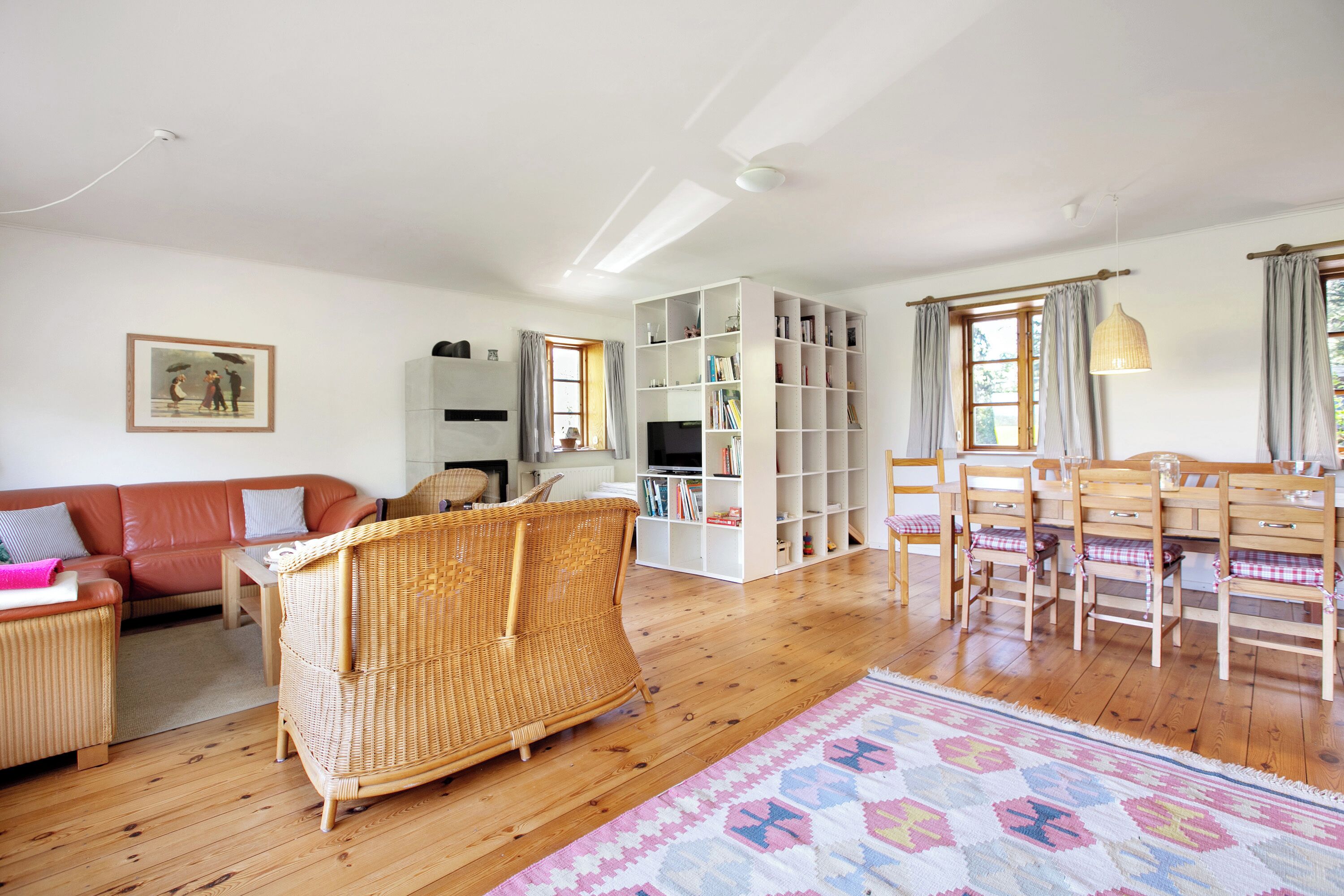 Fernseher, Kamin, Tischtennisplatte, Stereoanlage