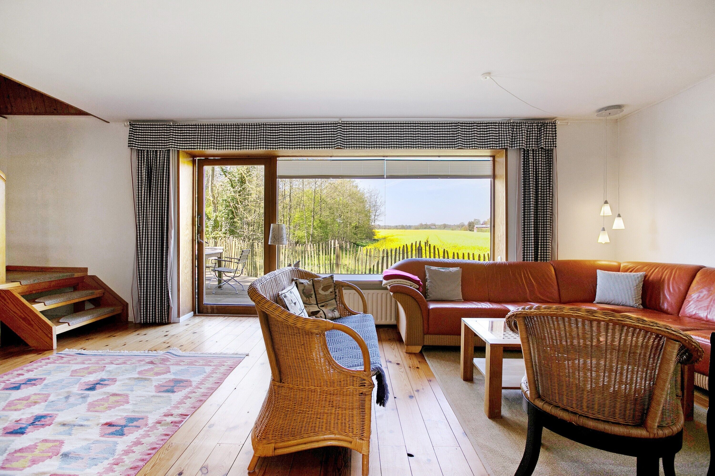 TV, fireplace, table tennis, stereo