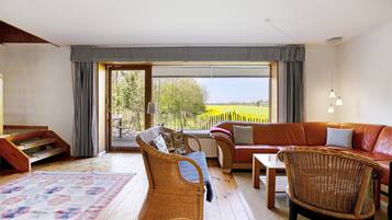 TV, fireplace, table tennis, stereo