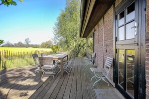 Outdoor dining - Holiday home "Rosen" with terrace and garden in an idyllic location - relax and unwind! (Gelting)