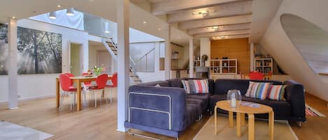 TV, fireplace, DVD player, stereo