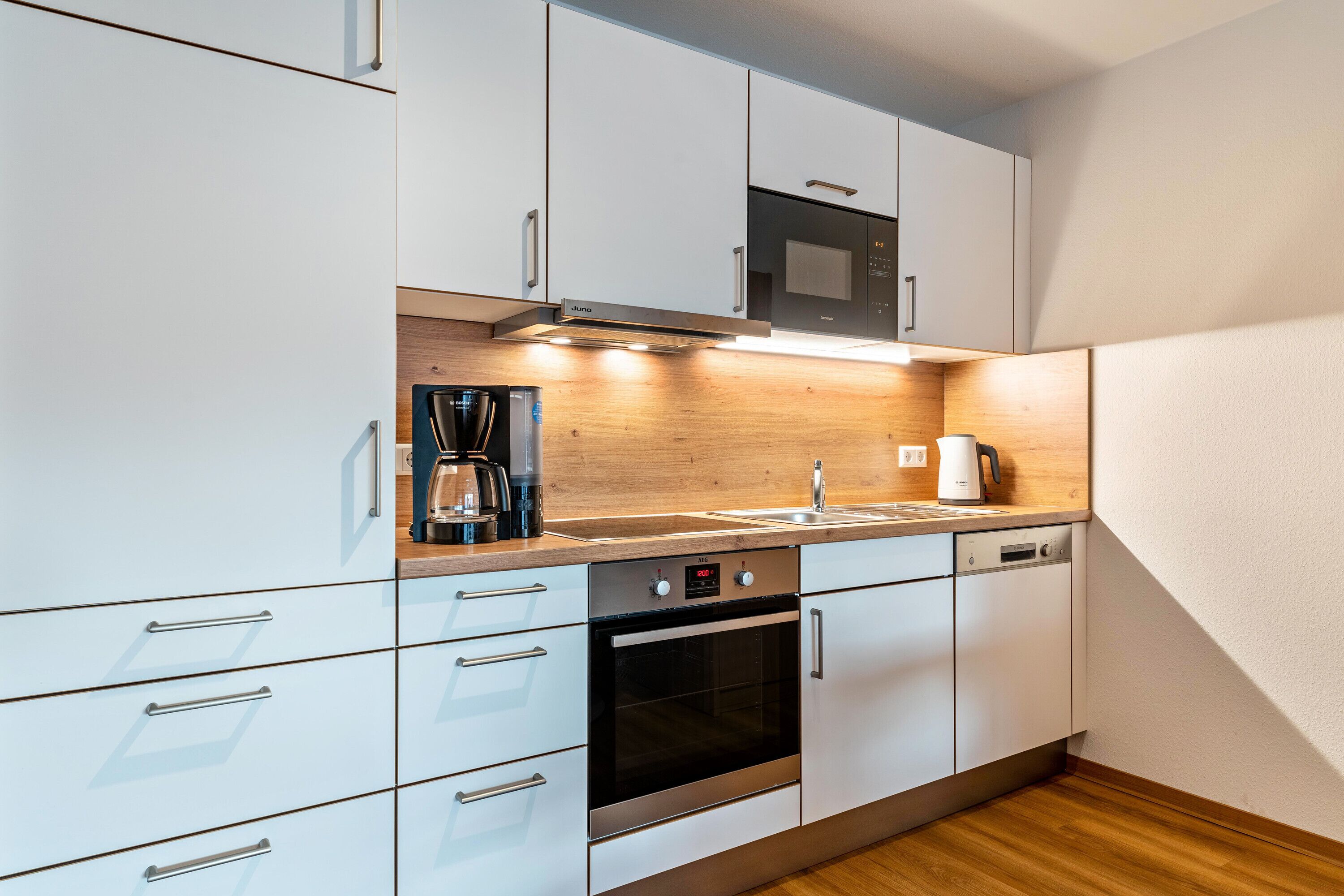 Kühlschrank, Mikrowelle, Ofen, Herdplatte