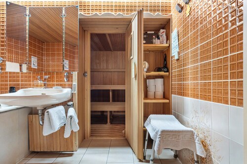 Haus Erna am Deister Ferienwohnung mit Sauna, Garten und Hütte, E-Auto-Ladestation