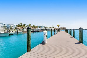 Marina - Island retreat with a pool, grill, & beach access - W/D, central AC, & balcony (Marathon)
