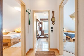 2 slaapkamers, een strijkplank/strijkijzer, gratis wifi, beddengoed