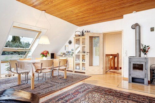 Haus ERNA am Deister Ferienwohnung mit Garten und Hütte, E-Auto-Ladestation