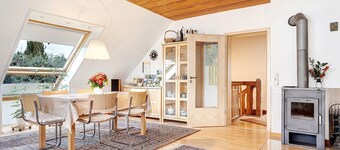 Haus ERNA am Deister: Apartment with Garden, Cabin & EV Charging Station
