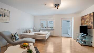 Iron/ironing board, free WiFi, bed sheets
