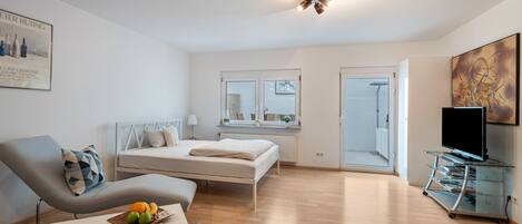 Iron/ironing board, free WiFi, bed sheets