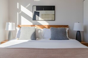 1 dormitorio, tabla de planchar con plancha, wifi y ropa de cama