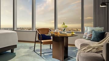Junior Suite | 1 bedroom, hypo-allergenic bedding, down comforters, pillowtop beds