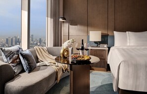 55-inch Smart TV with digital channels - Pan Pacific Jakarta (Jakarta)