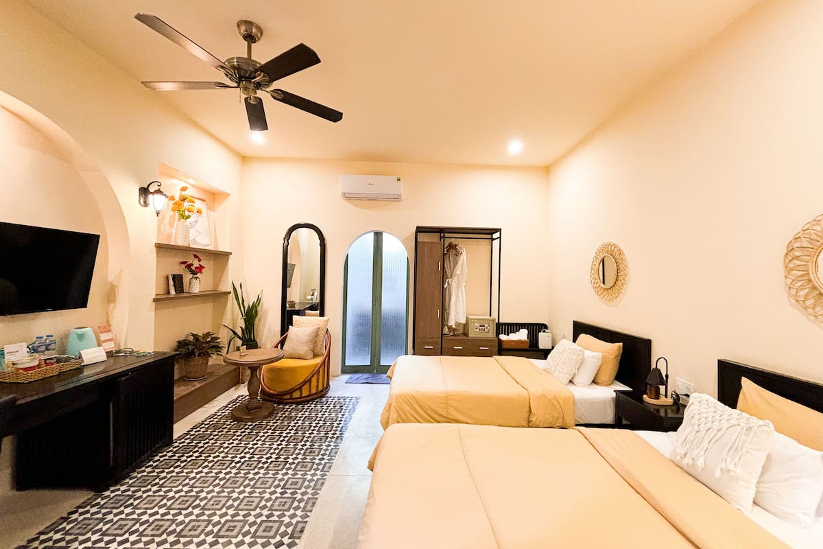 Kamar Twin Deluks, 1 kamar tidur, patio, lantai dasar | Seprai premium, selimut bulu angsa, busa memori, dan minibar