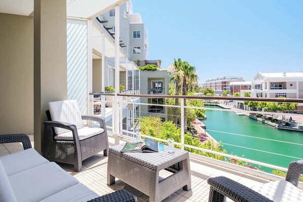 Property grounds - Simplistic Elegance at Altmore 203 (Cape Town)