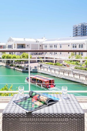 Property grounds - Simplistic Elegance at Altmore 203 (Cape Town)