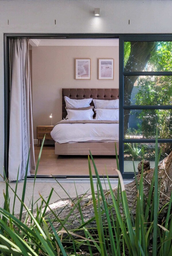 2 bedrooms, desk, iron/ironing board, WiFi