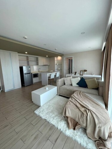 Seven Seas Condo Resort by PSR