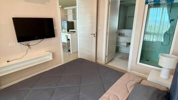 Kondo Deluks, balkon, pemandangan laut | 2 kamar tidur, Wi-Fi gratis, dan seprai linen