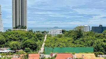 Kondo Deluks, balkon, pemandangan laut | Teras/patio