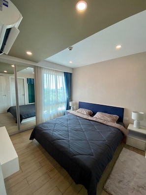 Deluxe Condo, Balcony, Sea View | 2 bedrooms, free WiFi, bed sheets - Seven Seas Condo Resort by PSR (Pattaya)