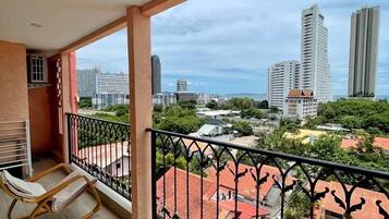 Kondo Deluks, balkon, pemandangan laut | Teras/patio