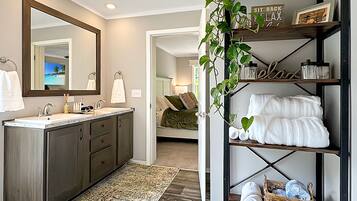 3 makuuhuonetta, ilmainen Wi-Fi, vuodevaatteet