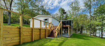 KY Lakeshore Retreat -Waterfront Views, Dock, Deck, Large Parking -NEW 2024