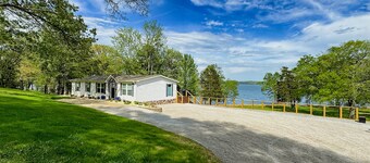 KY Lakeshore Retreat -Waterfront Views, Dock, Deck, Large Parking -NEW 2024