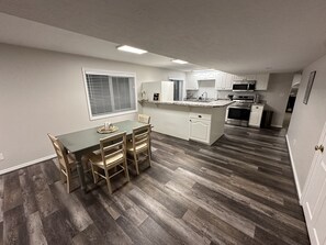 Dining - Updated, cozy private basement suite - 25 min to skiing (Sandy)