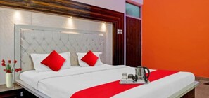 Quarto triplo luxo, vista para a cidade | Wi-Fi de cortesia, roupa de cama